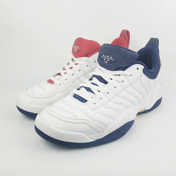 nike oscillate tennis shoes